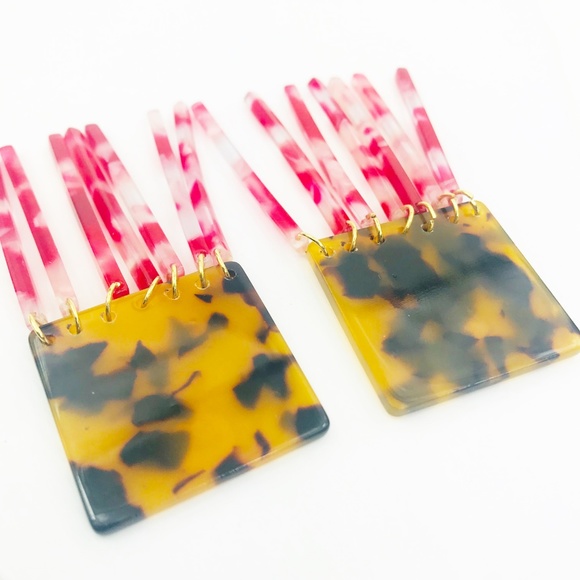 Square Tortoise Earrings with Red Fringe - Picture 4 of 8